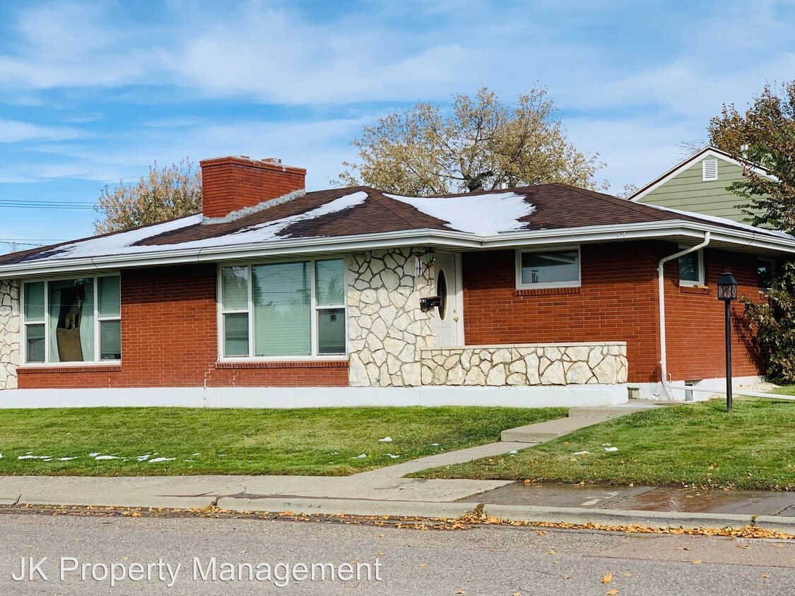 Primary Photo - 219-221 16th St S