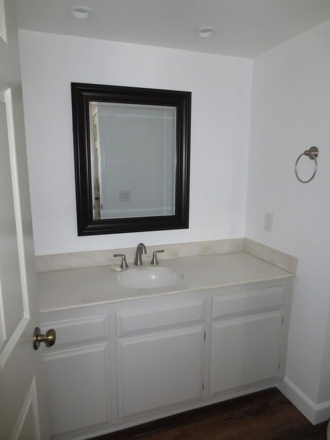 Building Photo - Gorgeous Newly Remodeled 2 Bedroom, 2.5 Ba...