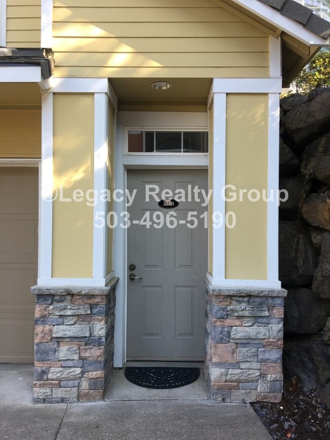 Building Photo - Upscale West Linn Condo!
