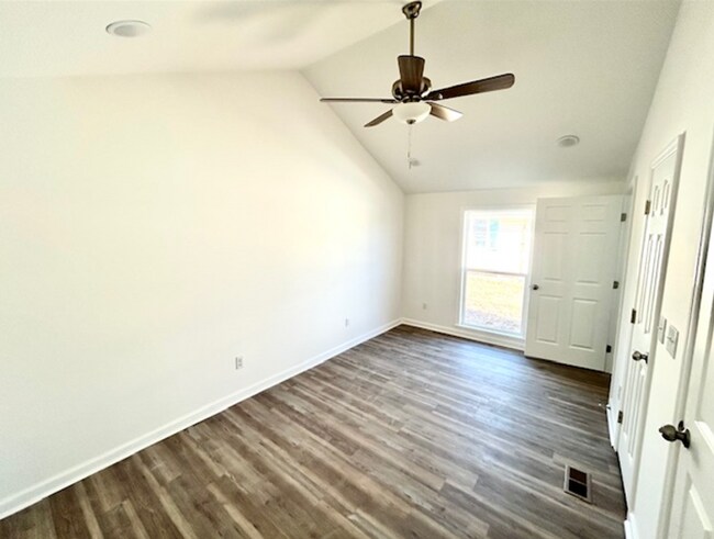 Foto del edificio - Gorgeous Remodel in Guntersville!