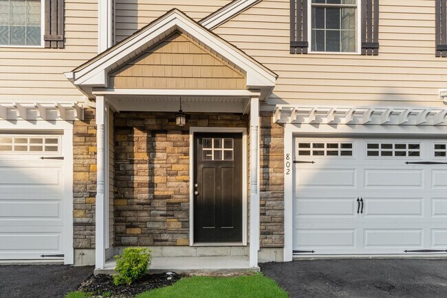 Foto del edificio - 802 Hunting Hill Dr