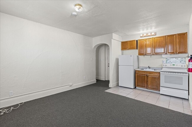 Building Photo - 33 S Iowa Ave