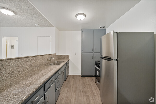 2 habitaciones, 1 baño, 861 pies cuadrados, cocina - 2235 & 2245 W 26th Pl