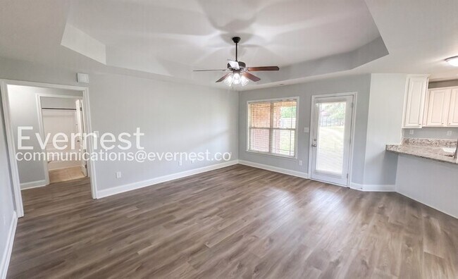 Building Photo - Charming Home with Fenced Yard and Attached Garage | Pet Friendly | Available Soon!