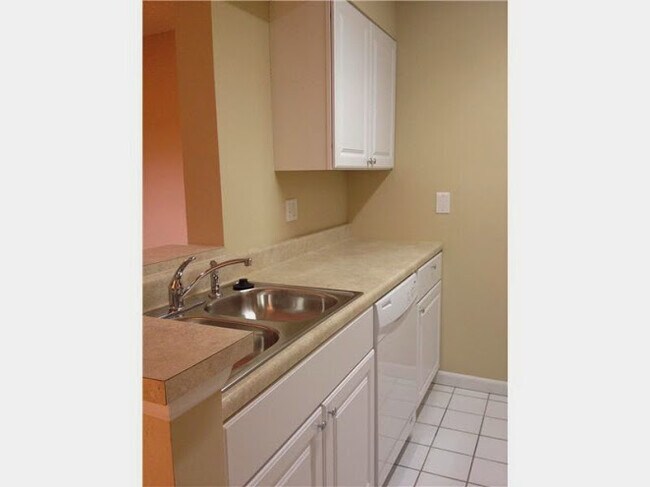 Foto del edificio - 2831 N Oakland Forest Dr
