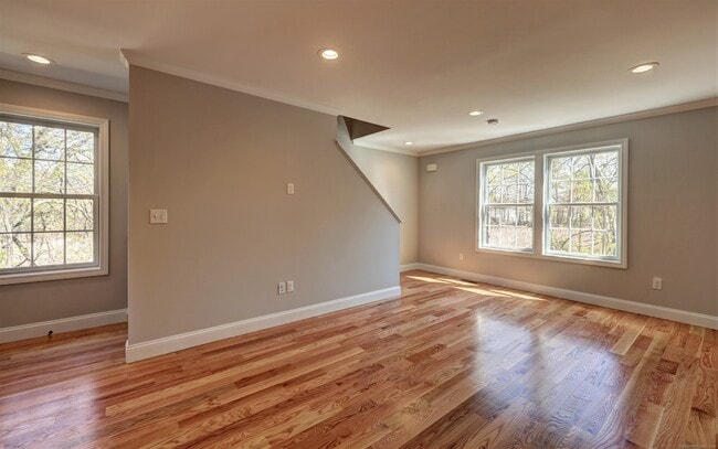 Building Photo - 326 Meadowside Rd