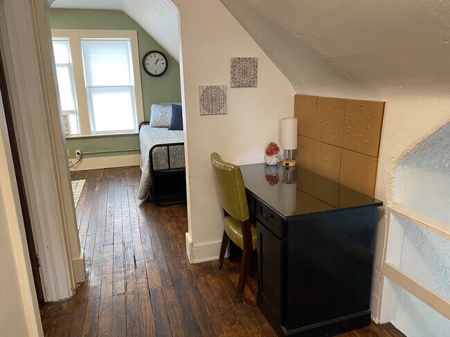 Building Photo - 545 Butchel