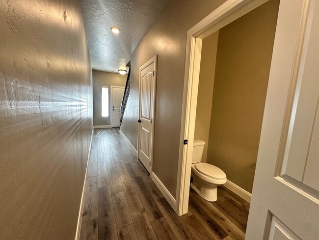 Building Photo - **Move-In Discount** 3 Bed 2.5 Bath -Newer...