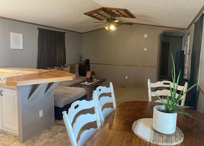 Foto del edificio - 3 bedroom, 2 full-bathroom mobile home in ...