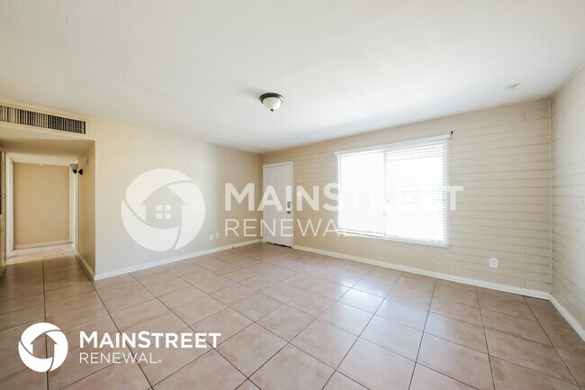 Building Photo - 4627 N 47th Dr