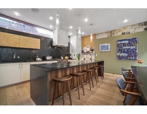 Foto principal - 5 bedroom in Boston MA 02108