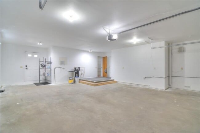 Building Photo - 3 bedroom in Decatur IL 62526