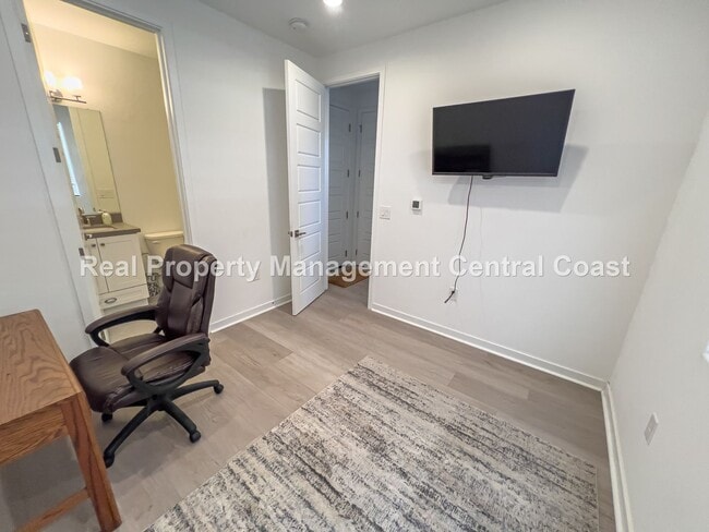 Foto del edificio - AVAILABLE NOW -  1 or 2 Private Rooms in S...