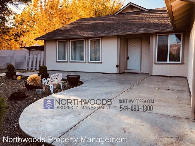Foto del edificio - 4 br, 2 bath House - 1310 A Talent Ave