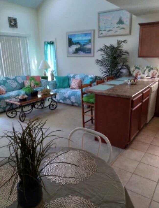 Building Photo - Golf Colony Unit 2B  Avail: Through June 3...