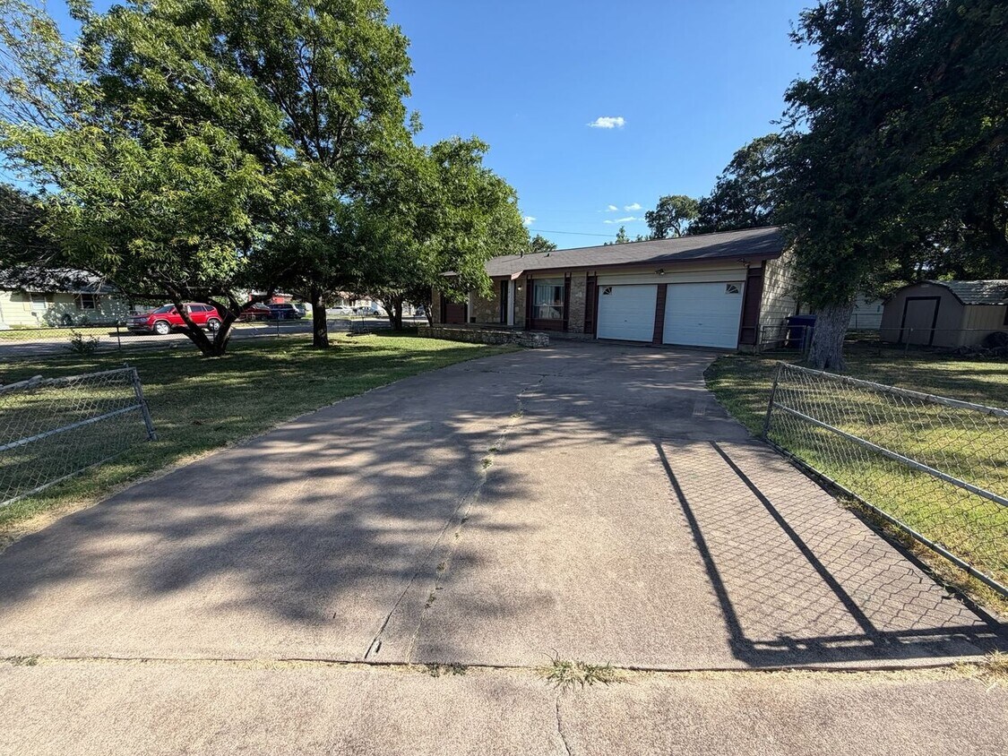 Foto del edificio - 2812 Live Oak Dr