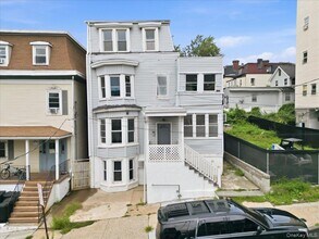 Building Photo - 17 Lamartine Ave