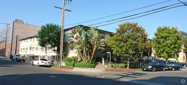 Ecino Courtyard - Encino Courtyard