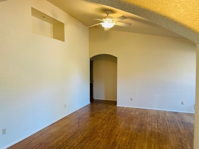 Building Photo - 30 Quartz Dr