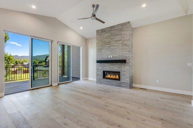 Foto del edificio - 410 Jewels Ln