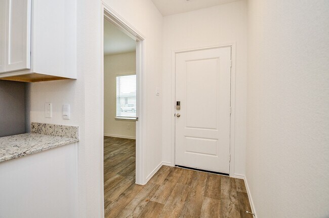 Foto del edificio - 3806 Axyl Run Ct