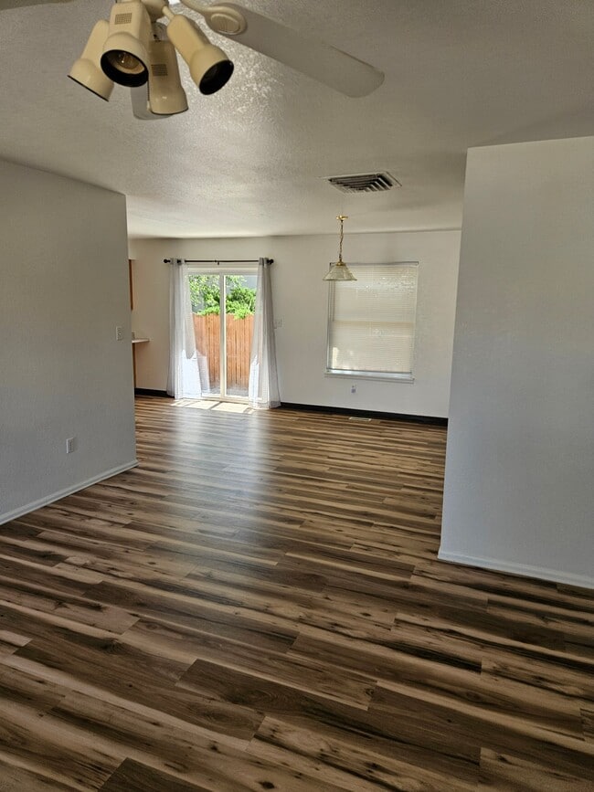 Building Photo - 359 S Spaulding Ave