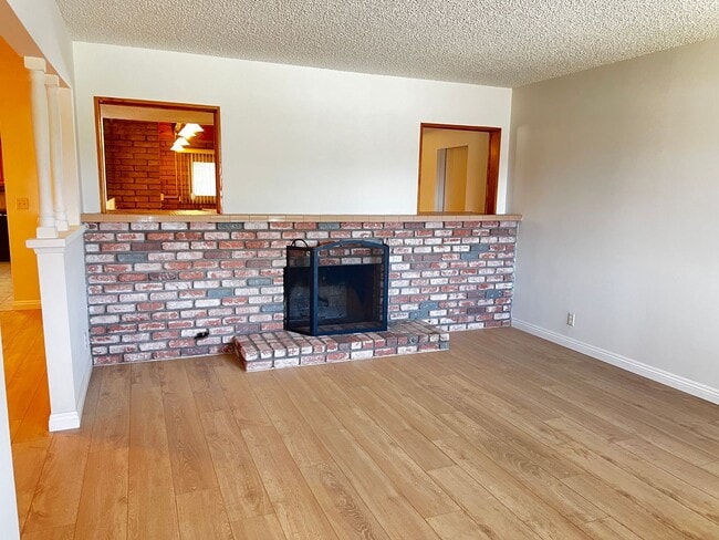 Building Photo - PRICE REDUCTION!!!! 3 Bedroom 2 Bath Home ...