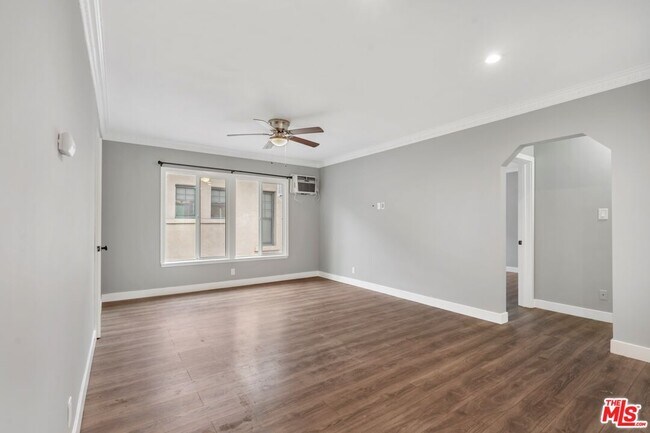 Foto del edificio - 6224 De Longpre Ave