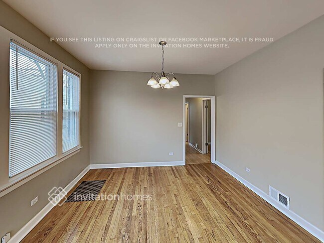 Foto del edificio - 2428 Ridgeland Ave