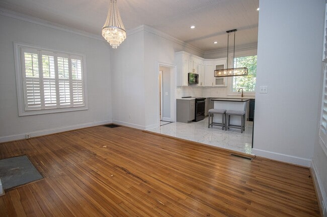 Foto del edificio - Historic Charm Meets Modern Living in Olympia – Walk to Williams-Brice Stadium!