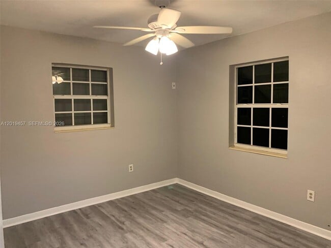 Foto del edificio - 1244 NE 149th St