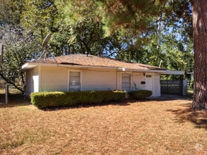 Building Photo - 1409 N McGuire Ave