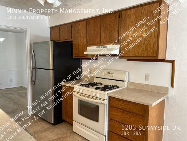 Foto del edificio - 5203 Sunnyside Dr.