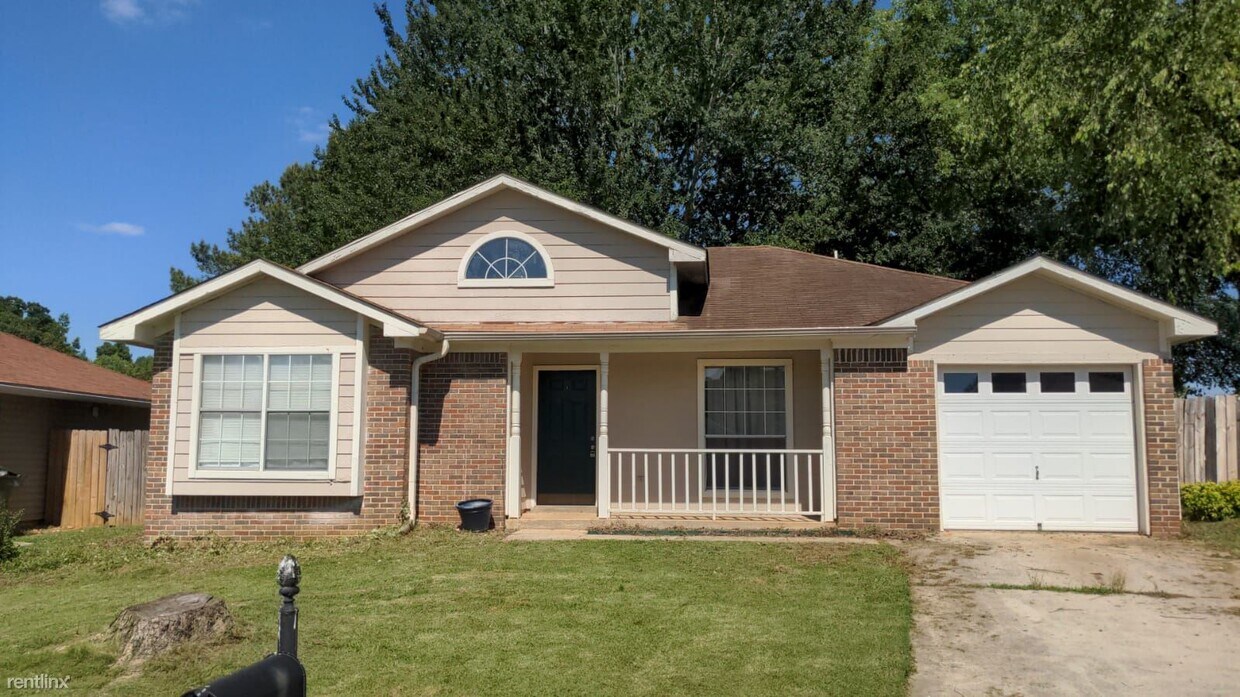 Primary Photo - 3 br, 2 bath House - 120 Oakline Drive