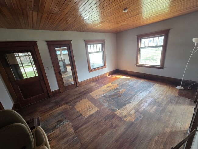 Building Photo - Spacious 4 bedroom house in Pomeroy