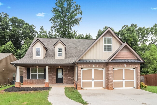 Building Photo - 221 Raleigh Way