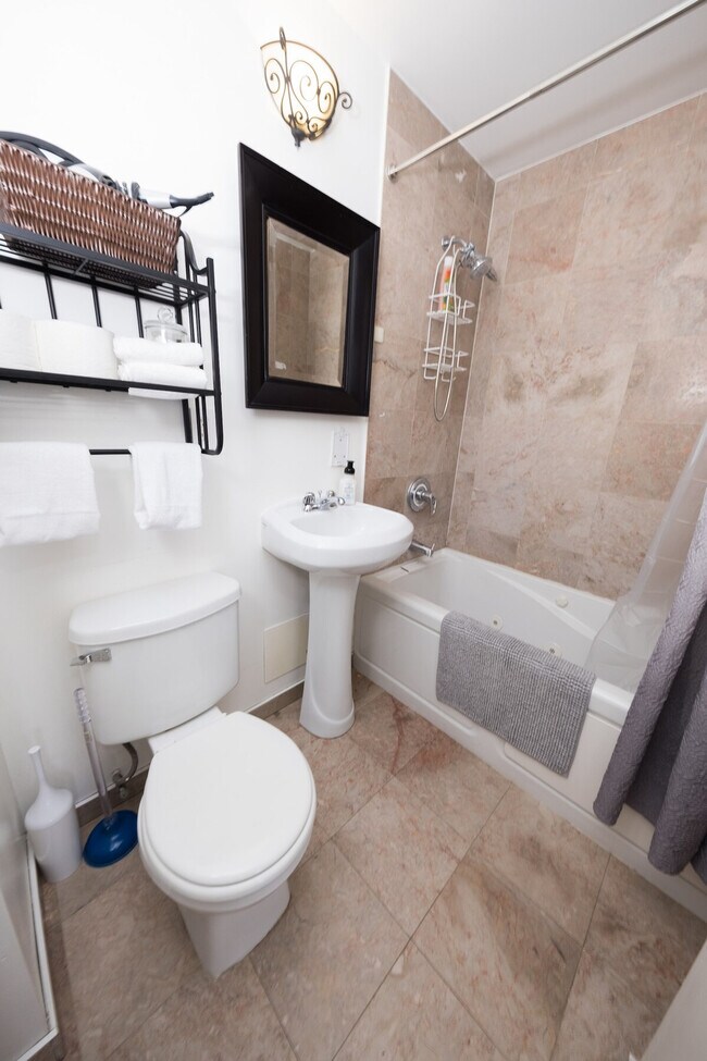 Foto del edificio - 300 E 74th St