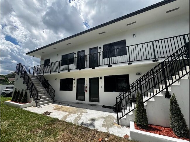 Foto del edificio - 630 NE 166th St