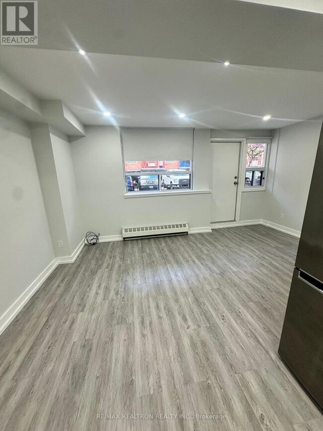 Building Photo - 15 Walmer Rd