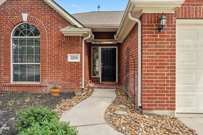 Foto del edificio - 23214 Goldensong Ct