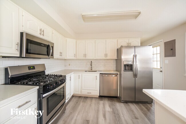 Building Photo - 7808 Hilltop Ln
