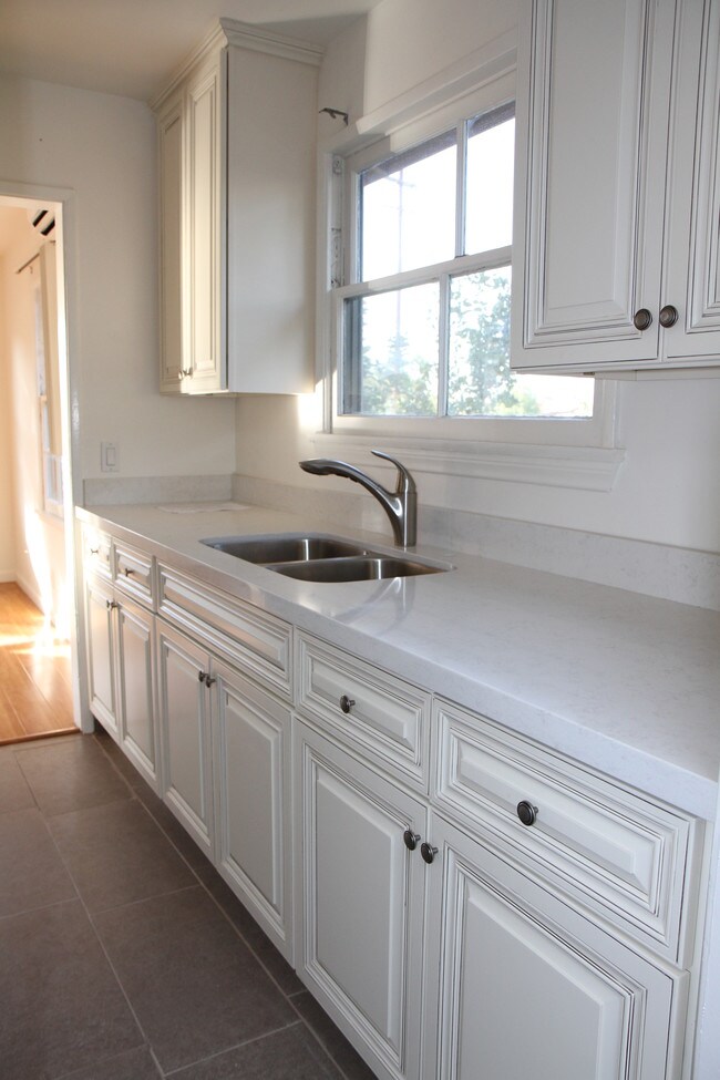 Foto del edificio - 740 Faircourt Ln