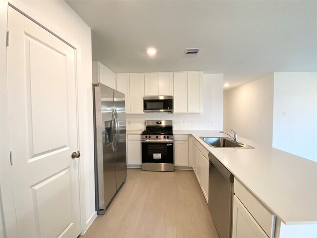 Building Photo - 26735 Willow Ln