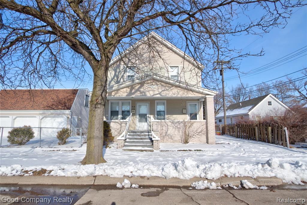Primary Photo - 921 E Jarvis Ave
