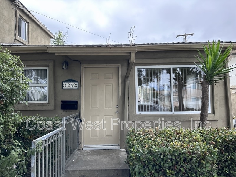 Primary Photo - 4262 Ingraham St