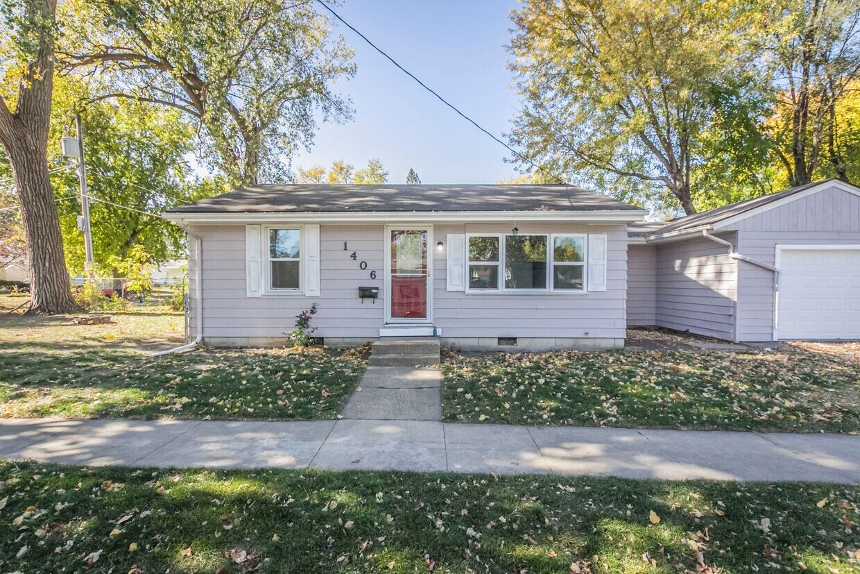 Primary Photo - Spacious 2 Bedroom 1 Bathroom home