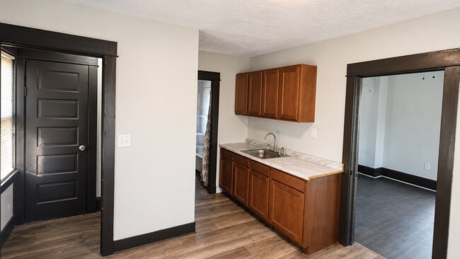 Foto del edificio - 2912 E 102nd St