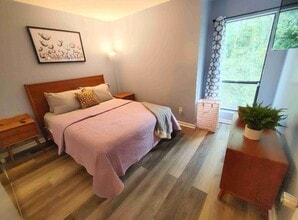 Building Photo - 217 Village Ln