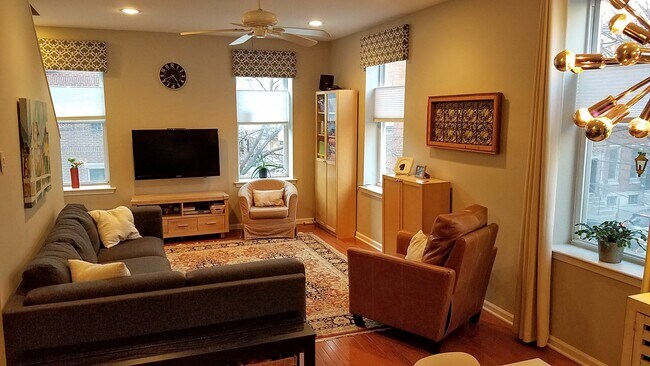 Sala de estar - 613 S 16th St
