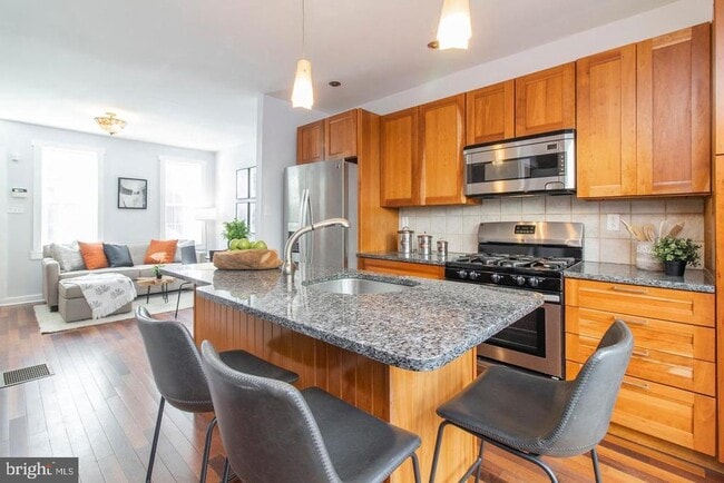 Building Photo - 1725 Webster St